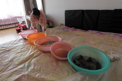 云浮楼上漏水，住户失联，小区没物管，业主维权难！律师来支招……